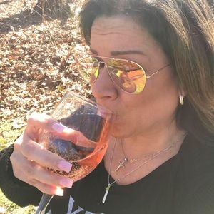 Meet your Posher, Juanita